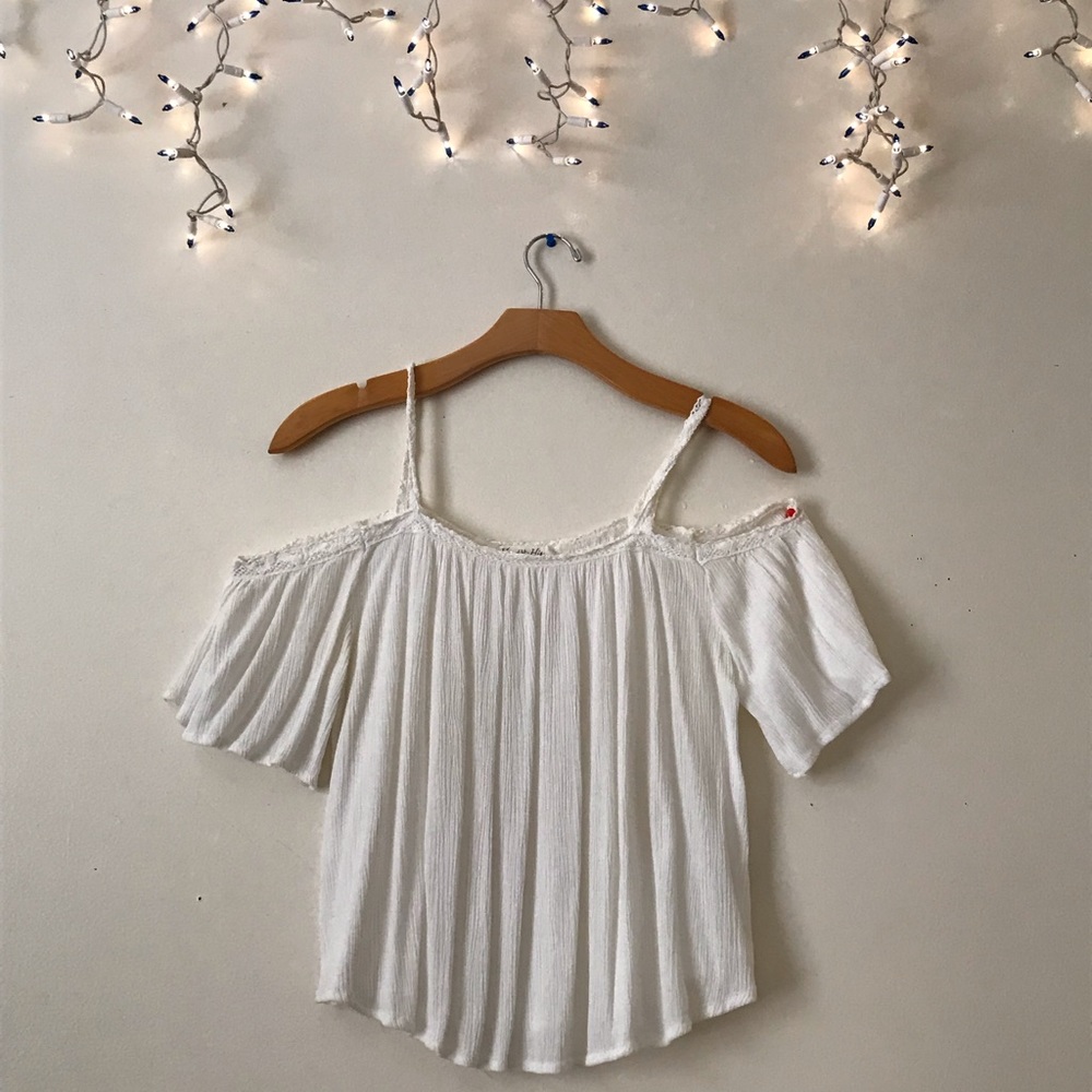 WHITE OFF THE SHOULDERS CROP TOP